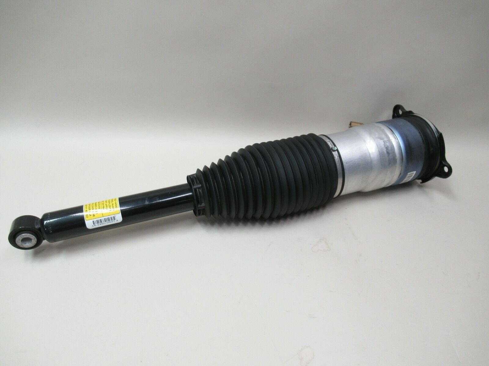 Tesla Model S Pneimatiskās atsperes statnis (Beigas / pa labi)