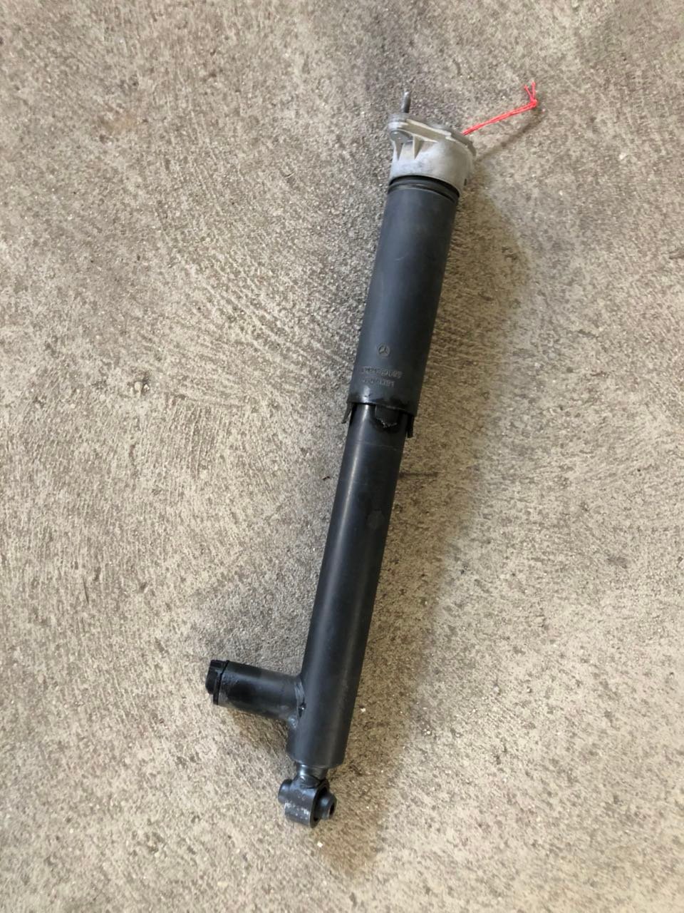 CLS-Class W218 Amortizators (Beigas / pa labi)