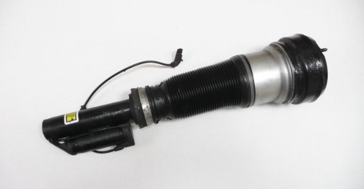 S-Class W220   Pneimatiskās atsperes statnis (Priekšpuse)